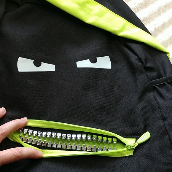 Zipit GRILLZ Backpack Hood Teeth Eyes Lime Trim HP - Picture 4 of 8